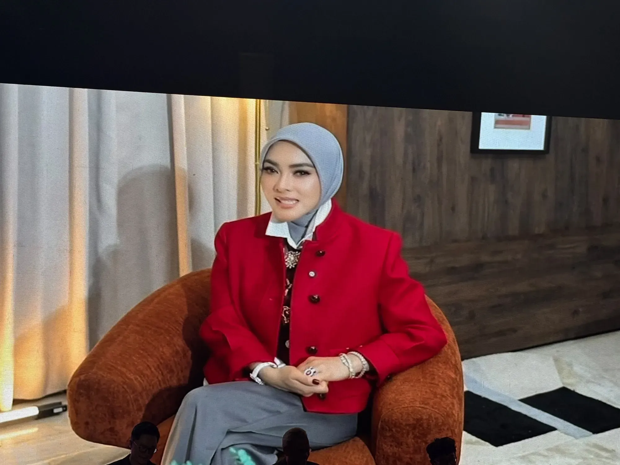 Syahrini Comeback ke Layar Kaca, Debut Single di Extra Ordinary HUT SCTV ke-36