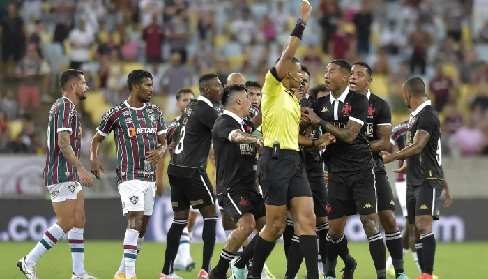 Vasco e Fluminense Empatam sem Gols em Clássico Carioca