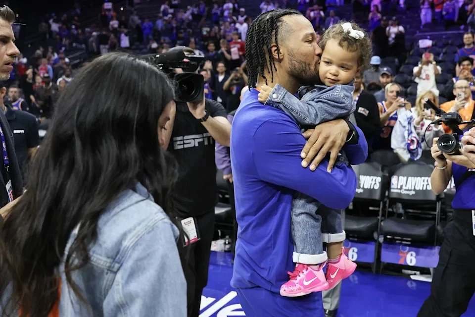 Viral Video Membuat Heboh: Dari Jalen Brunson Hingga Baby Shark Boy